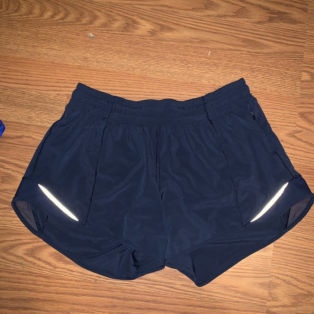 Lulu hotty hot shorts- SOLD DO NOT BUY